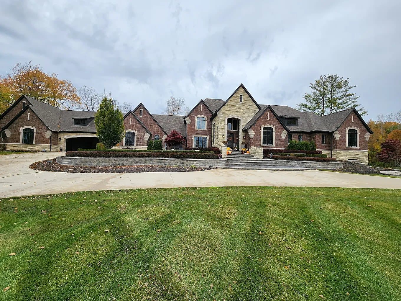 Freshly pressure washed home exterior in Macomb, MI