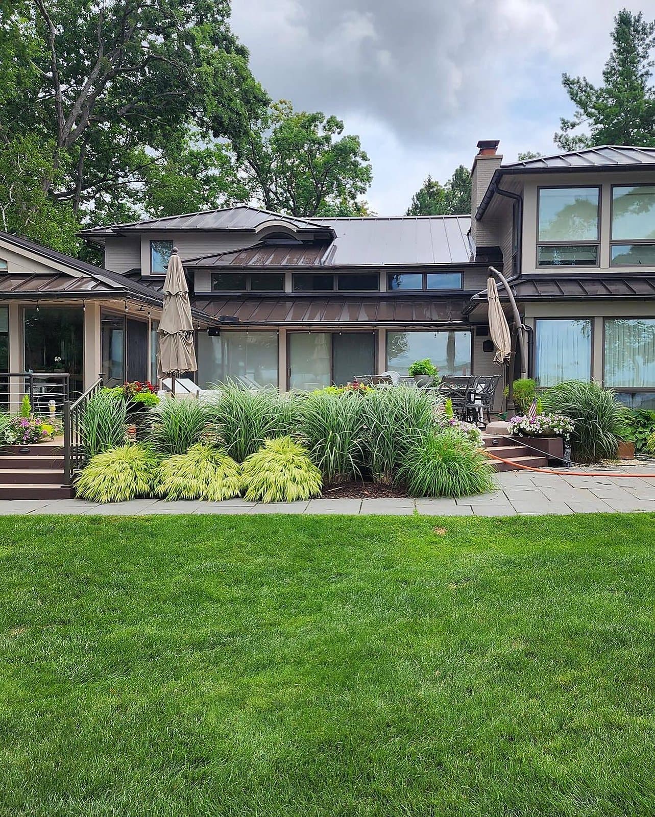 Roof soft washing to remove algae streaks in Macomb, MI